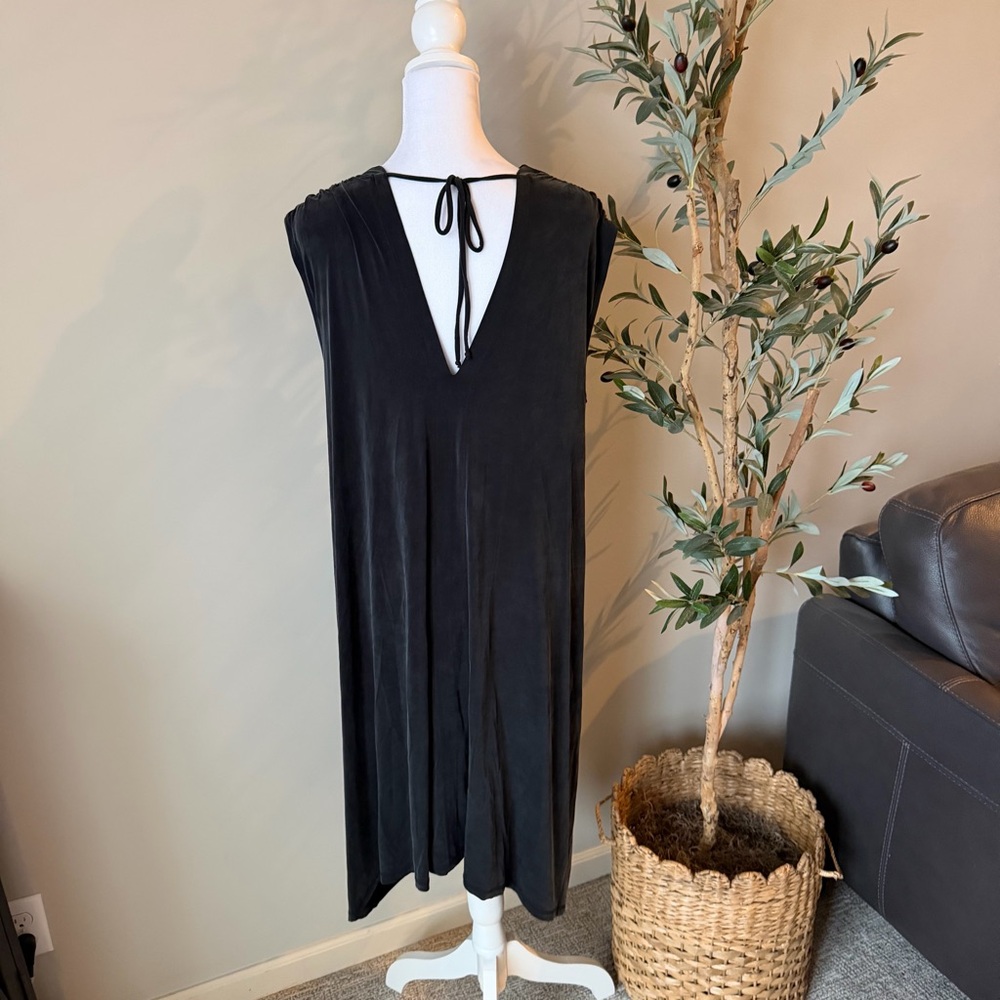 Anthropologie eri + ali Black Sleeveless Midi V-Neck Dress - Picture 6 of 10